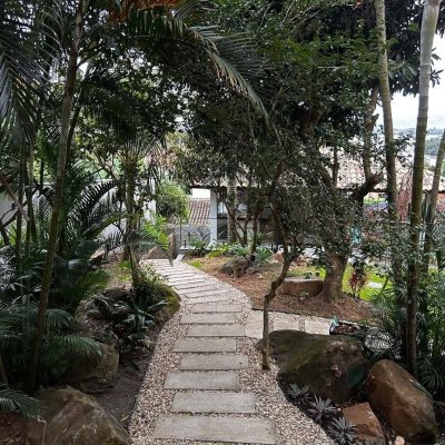 Casa Residencial com 323m², 3 quartos (sendo 3 suítes), no bairro Lagoa da Conceição em Florianópolis