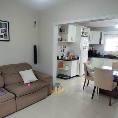 Casa Residencial com 110m², 3 quartos (sendo 1 suíte), 1 garagem, no bairro Rio Tavares em Florianópolis