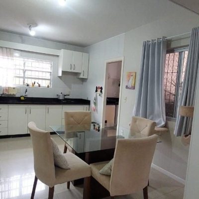 Casa Residencial com 110m², 3 quartos (sendo 1 suíte), 1 garagem, no bairro Rio Tavares em Florianópolis