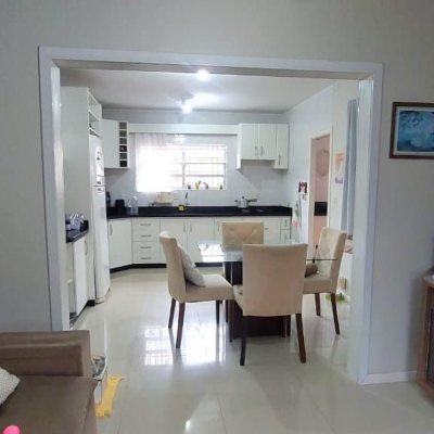 Casa Residencial com 110m², 3 quartos (sendo 1 suíte), 1 garagem, no bairro Rio Tavares em Florianópolis