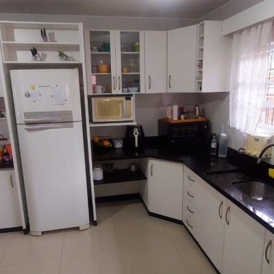 Casa Residencial com 110m², 3 quartos (sendo 1 suíte), 1 garagem, no bairro Rio Tavares em Florianópolis