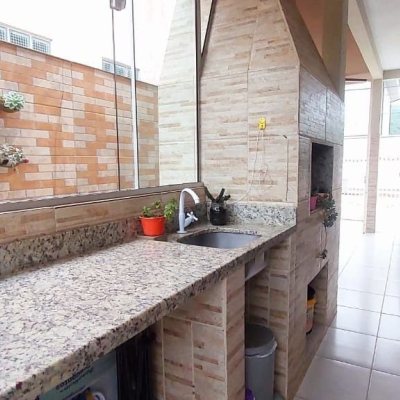 Casa Residencial com 110m², 3 quartos (sendo 1 suíte), 1 garagem, no bairro Rio Tavares em Florianópolis