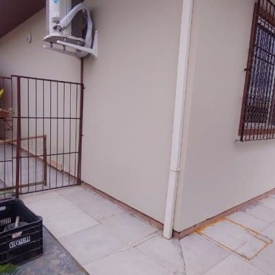 Casa Residencial com 110m², 3 quartos (sendo 1 suíte), 1 garagem, no bairro Rio Tavares em Florianópolis