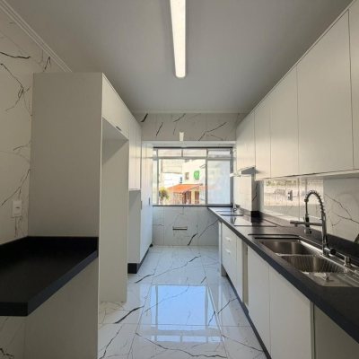 Apartamentos com 92m², 3 quartos (sendo 1 suíte), 1 garagem, no bairro Estreito em Florianópolis