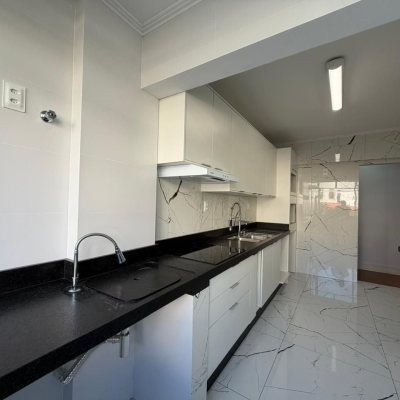 Apartamentos com 92m², 3 quartos (sendo 1 suíte), 1 garagem, no bairro Estreito em Florianópolis