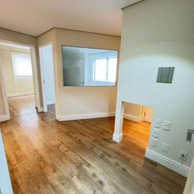 Sala com 35m², 22 garagens, no bairro Centro em Florianópolis