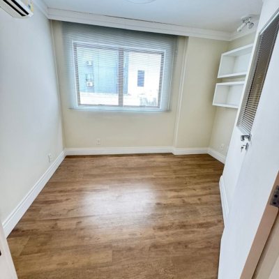 Sala com 35m², 22 garagens, no bairro Centro em Florianópolis