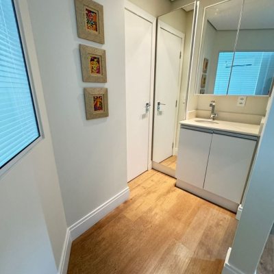 Sala com 35m², 22 garagens, no bairro Centro em Florianópolis