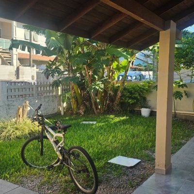 Casa Residencial com 118m², 3 quartos, 2 garagens, no bairro Ingleses do Rio Vermelho em Florianópolis
