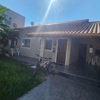 Casa Residencial com 118m², 3 quartos, 2 garagens, no bairro Ingleses do Rio Vermelho em Florianópolis
