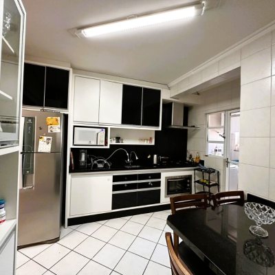 Apartamentos com 96m², 2 quartos (sendo 1 suíte), 1 garagem, no bairro Kobrasol em São José
