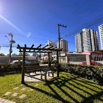 Apartamentos com 96m², 2 quartos (sendo 1 suíte), 1 garagem, no bairro Kobrasol em São José
