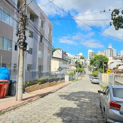 Apartamentos com 64m², 2 quartos, 1 garagem, no bairro Trindade em Florianópolis