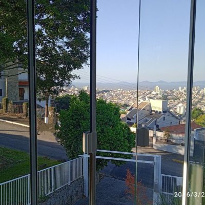 Casa em Condomínio com 301m², 4 quartos, 2 suítes, 2 garagens, no bairro Bosque Das Mansões em São José