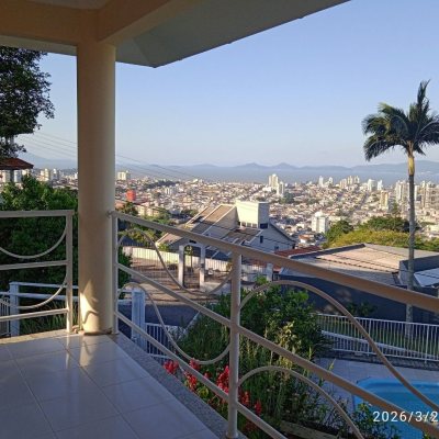 Casa em Condomínio com 301m², 4 quartos, 2 suítes, 2 garagens, no bairro Bosque Das Mansões em São José