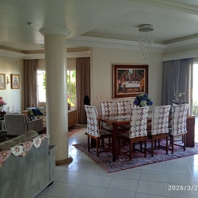 Casa em Condomínio com 301m², 4 quartos, 2 suítes, 2 garagens, no bairro Bosque Das Mansões em São José