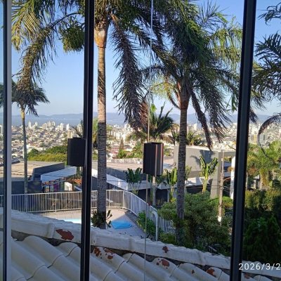 Casa em Condomínio com 301m², 4 quartos, 2 suítes, 2 garagens, no bairro Bosque Das Mansões em São José