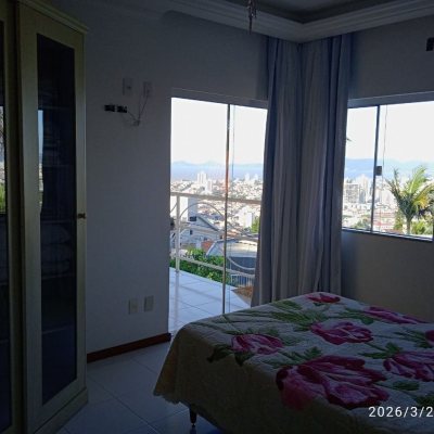 Casa em Condomínio com 301m², 4 quartos, 2 suítes, 2 garagens, no bairro Bosque Das Mansões em São José