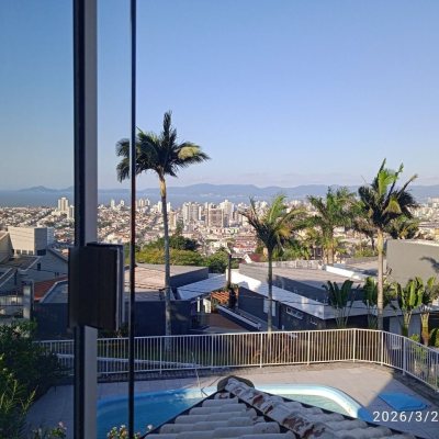 Casa em Condomínio com 301m², 4 quartos, 2 suítes, 2 garagens, no bairro Bosque Das Mansões em São José