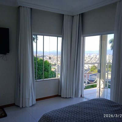 Casa em Condomínio com 301m², 4 quartos, 2 suítes, 2 garagens, no bairro Bosque Das Mansões em São José