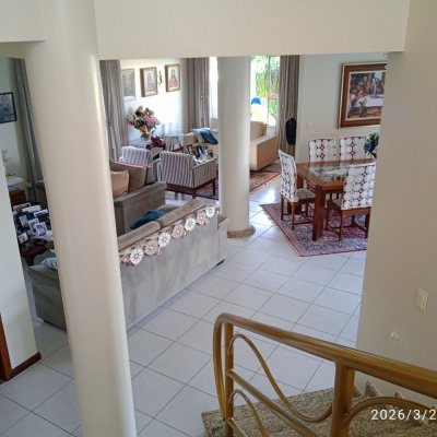 Casa em Condomínio com 301m², 4 quartos, 2 suítes, 2 garagens, no bairro Bosque Das Mansões em São José