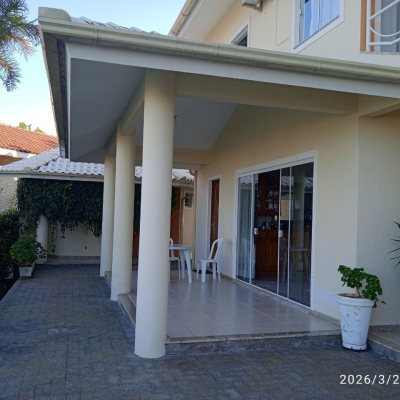 Casa em Condomínio com 301m², 4 quartos, 2 suítes, 2 garagens, no bairro Bosque Das Mansões em São José