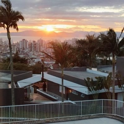 Casa em Condomínio com 301m², 4 quartos, 2 suítes, 2 garagens, no bairro Bosque Das Mansões em São José