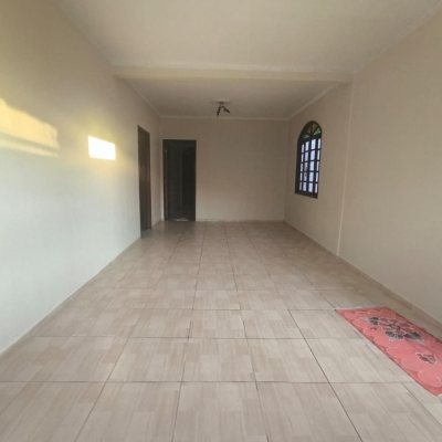 Casa Residencial com 163m², 3 quartos, 1 suíte, 3 garagens, no bairro Ipiranga em São José