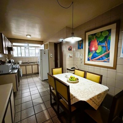 Apartamentos com 231m², 4 quartos, 2 suítes, 2 garagens, no bairro Centro em Florianópolis