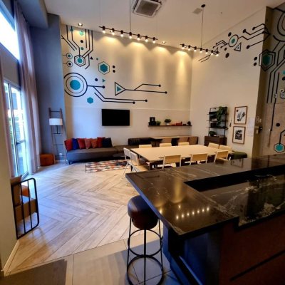 Loft com 66m², 1 quarto, 1 suíte, 1 garagem, no bairro Canto em Florianópolis