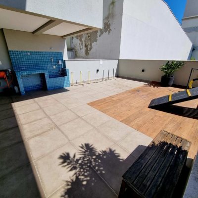 Loft com 66m², 1 quarto, 1 suíte, 1 garagem, no bairro Canto em Florianópolis