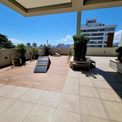 Loft com 66m², 1 quarto, 1 suíte, 1 garagem, no bairro Canto em Florianópolis