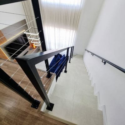 Loft com 66m², 1 quarto, 1 suíte, 1 garagem, no bairro Canto em Florianópolis