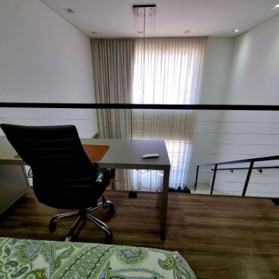 Loft com 66m², 1 quarto, 1 suíte, 1 garagem, no bairro Canto em Florianópolis