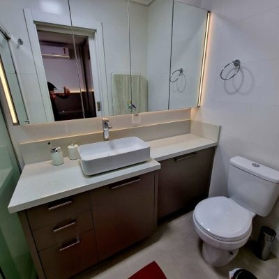 Loft com 66m², 1 quarto, 1 suíte, 1 garagem, no bairro Canto em Florianópolis