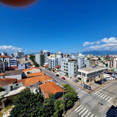 Loft com 66m², 1 quarto, 1 suíte, 1 garagem, no bairro Canto em Florianópolis
