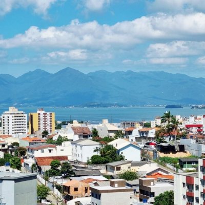 Loft com 66m², 1 quarto, 1 suíte, 1 garagem, no bairro Canto em Florianópolis