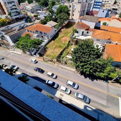 Loft com 66m², 1 quarto, 1 suíte, 1 garagem, no bairro Canto em Florianópolis