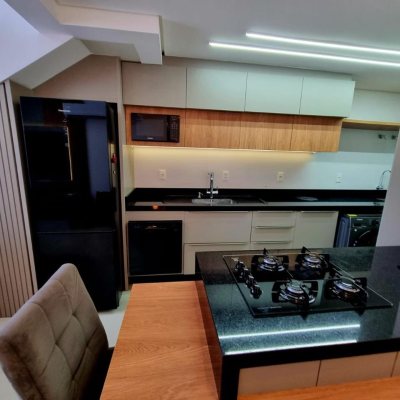 Loft com 66m², 1 quarto, 1 suíte, 1 garagem, no bairro Canto em Florianópolis