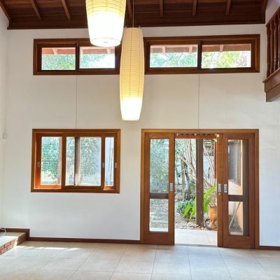 Casa Residencial com 340m², 5 quartos, 5 suítes, 2 garagens, no bairro Rio Tavares em Florianópolis