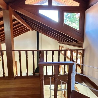 Casa Residencial com 340m², 5 quartos, 5 suítes, 2 garagens, no bairro Rio Tavares em Florianópolis