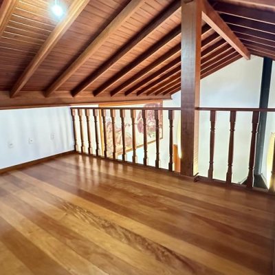 Casa Residencial com 340m², 5 quartos, 5 suítes, 2 garagens, no bairro Rio Tavares em Florianópolis