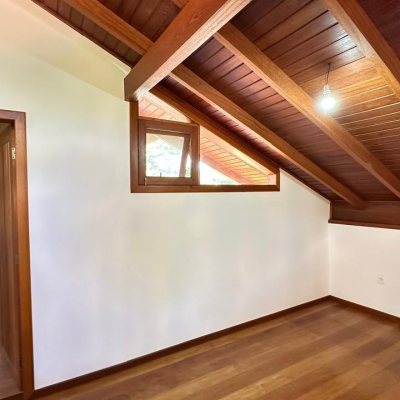 Casa Residencial com 340m², 5 quartos, 5 suítes, 2 garagens, no bairro Rio Tavares em Florianópolis