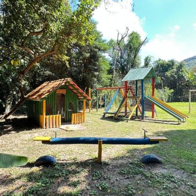 Casa Residencial com 340m², 5 quartos, 5 suítes, 2 garagens, no bairro Rio Tavares em Florianópolis