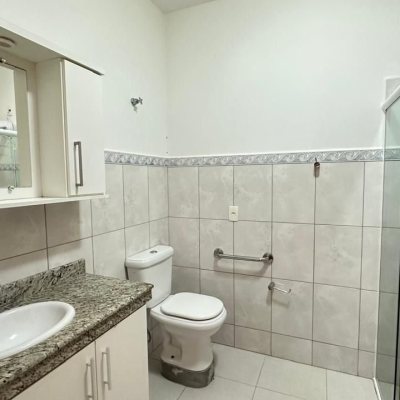 Casa Residencial com 340m², 5 quartos, 5 suítes, 2 garagens, no bairro Rio Tavares em Florianópolis