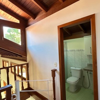 Casa Residencial com 340m², 5 quartos, 5 suítes, 2 garagens, no bairro Rio Tavares em Florianópolis