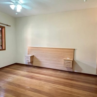 Casa Residencial com 340m², 5 quartos, 5 suítes, 2 garagens, no bairro Rio Tavares em Florianópolis