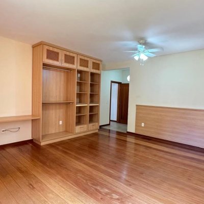 Casa Residencial com 340m², 5 quartos, 5 suítes, 2 garagens, no bairro Rio Tavares em Florianópolis