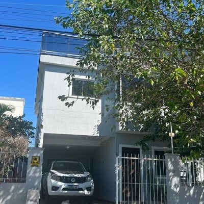 Casa Residencial com 180m², 3 quartos, 3 suítes, 2 garagens, no bairro Ingleses em Florianópolis