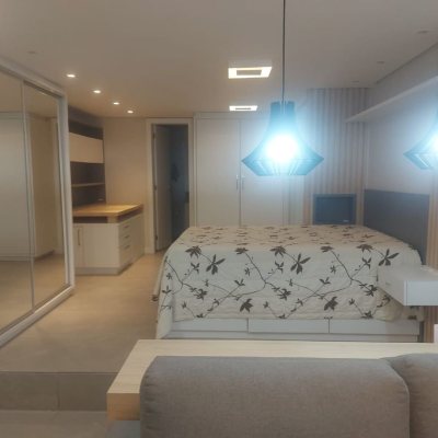 Casa Residencial com 250m², 4 quartos (sendo 4 suítes), 3 garagens, no bairro Centro em Florianópolis